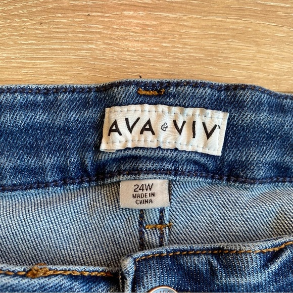 NWT Ava & Viv Jean shorts size 24W stretch midi Button fly denim plus size - Picture 3 of 6